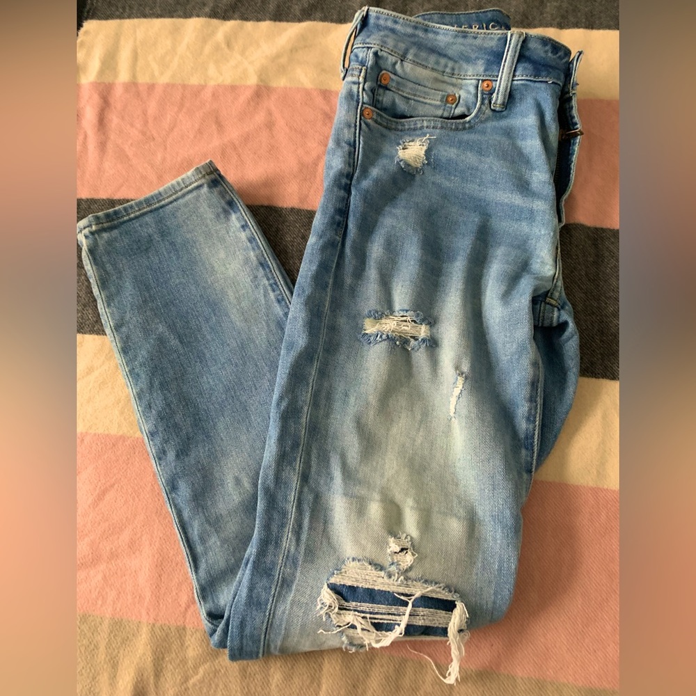 SZ 30 x 30 American Eagle ripped jeans